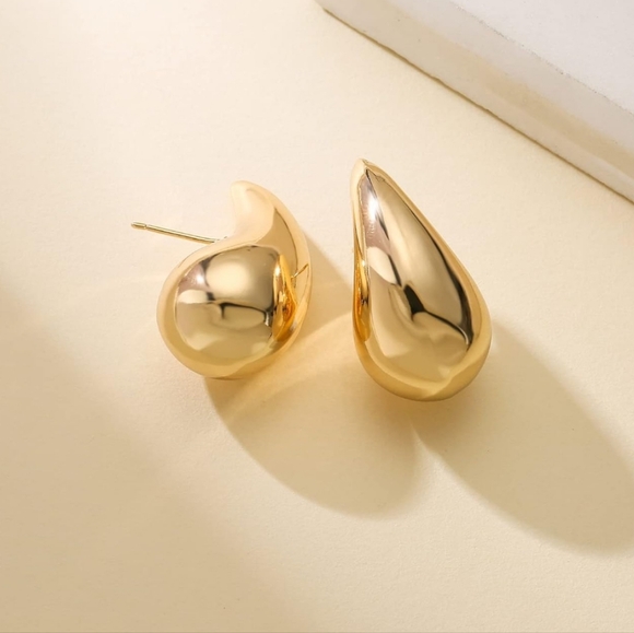 Mejuri Jewelry - Teardrop earrings